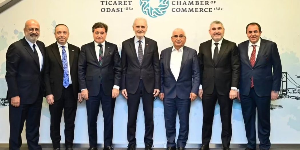MOSFED Başkanı Ahmet Güleç ve mobilya sektörü temsilcileri İstanbul Ticaret Odası'ndaki toplantıda